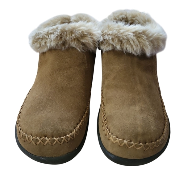 Magellan Chelsea Slip On Botties 7. Tan Suede Slippers with Faux Fur Lining - Picture 1 of 14